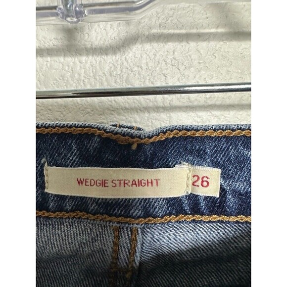 Levi's Women's Wedgie Straight Leg Jeans Medium Wash Button Fly Size 26 26x28 - Picture 4 of 7